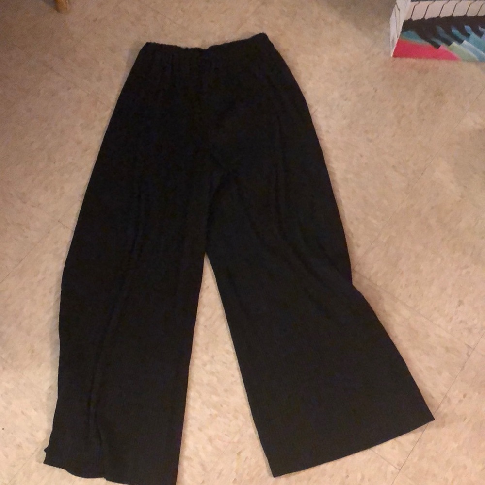 Cute black pleated pants